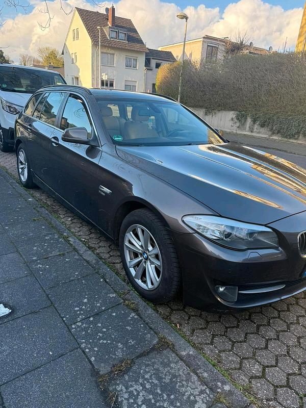 Gebraucht BMW 525 218 PS (160 kW) 2012 Braun Kombi