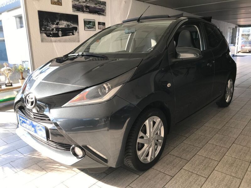 Dark gray perl Gebraucht 2014 Toyota Aygo X-wave Kleinwagen | 8.890 € (Etwas zu teuer) - Bild 1/4