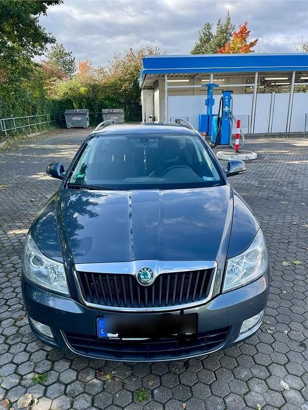 Andere farben Gebraucht 2010 Skoda Octavia Kombi | 7.300 € (Fairer Preis) - Bild 1/4