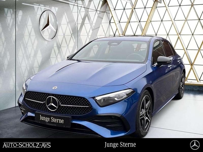 Gebraucht Mercedes A200 AMG 163 PS (119 kW) 2025 Metalliclack spektralblau Limousine