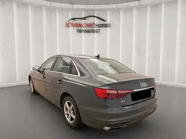Gebraucht Audi A4 Basis 163 PS (119 kW) 2022 Grau Limousine