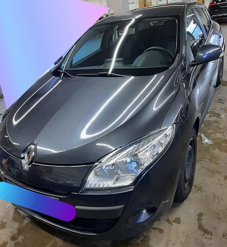 Grau Gebraucht 2010 Renault Mégane GrandTour Kombi | 3.500 € - Bild 1/4