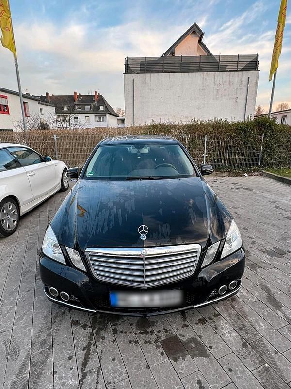 Gebraucht Mercedes 220 177 PS (130 kW) 2010 Schwarz Limousine