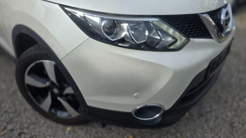 Weiß Gebraucht 2017 Nissan Qashqai N-Connecta SUV | 9.999 € (Superpreis) - Bild 1/4