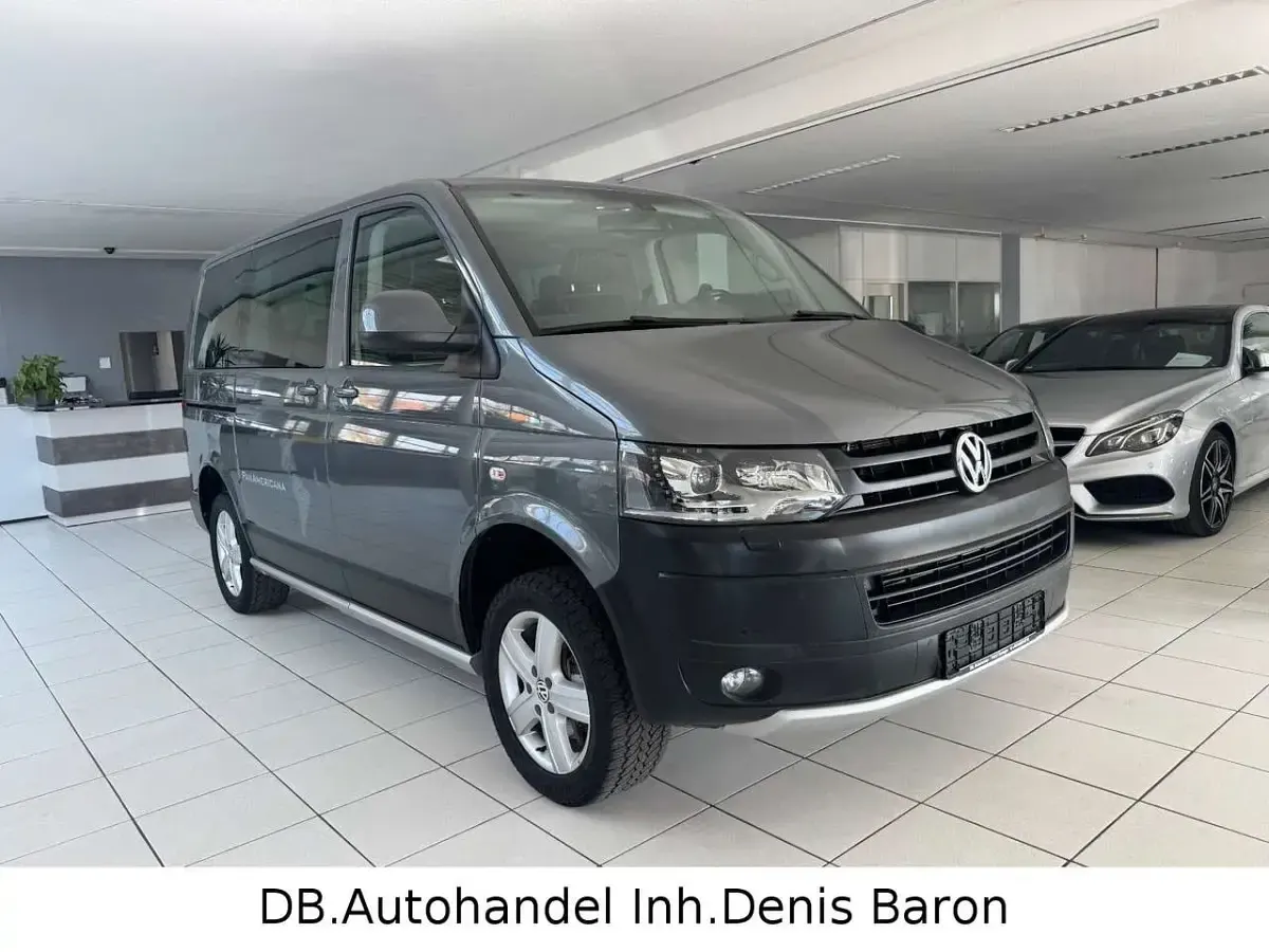 Gebraucht VW Multivan PanAmericana 180 PS (132 kW) 2013 Natural grey Van / Kleinbus