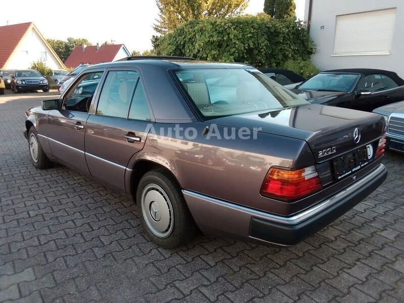 Gebraucht Mercedes 200 75 PS (55 kW) 1992 Grau Limousine