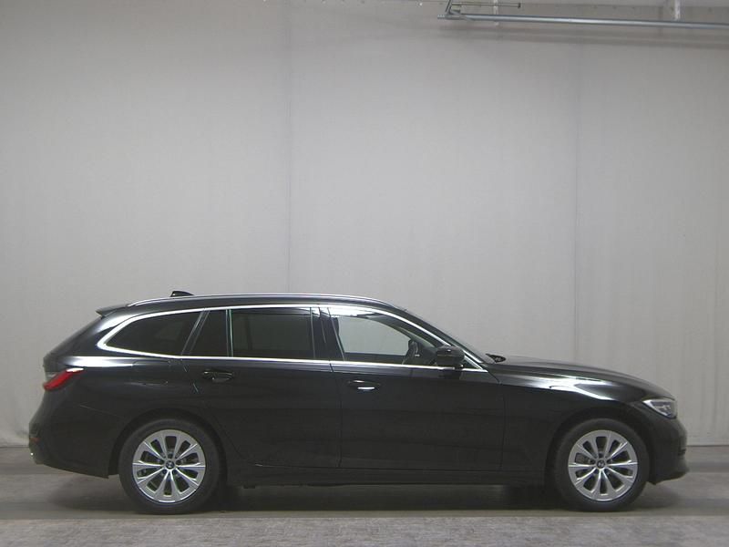 Schwarz Gebraucht 2020 BMW 330e Advantage Kombi | 17.480 € (Fairer Preis) - Bild 1/4