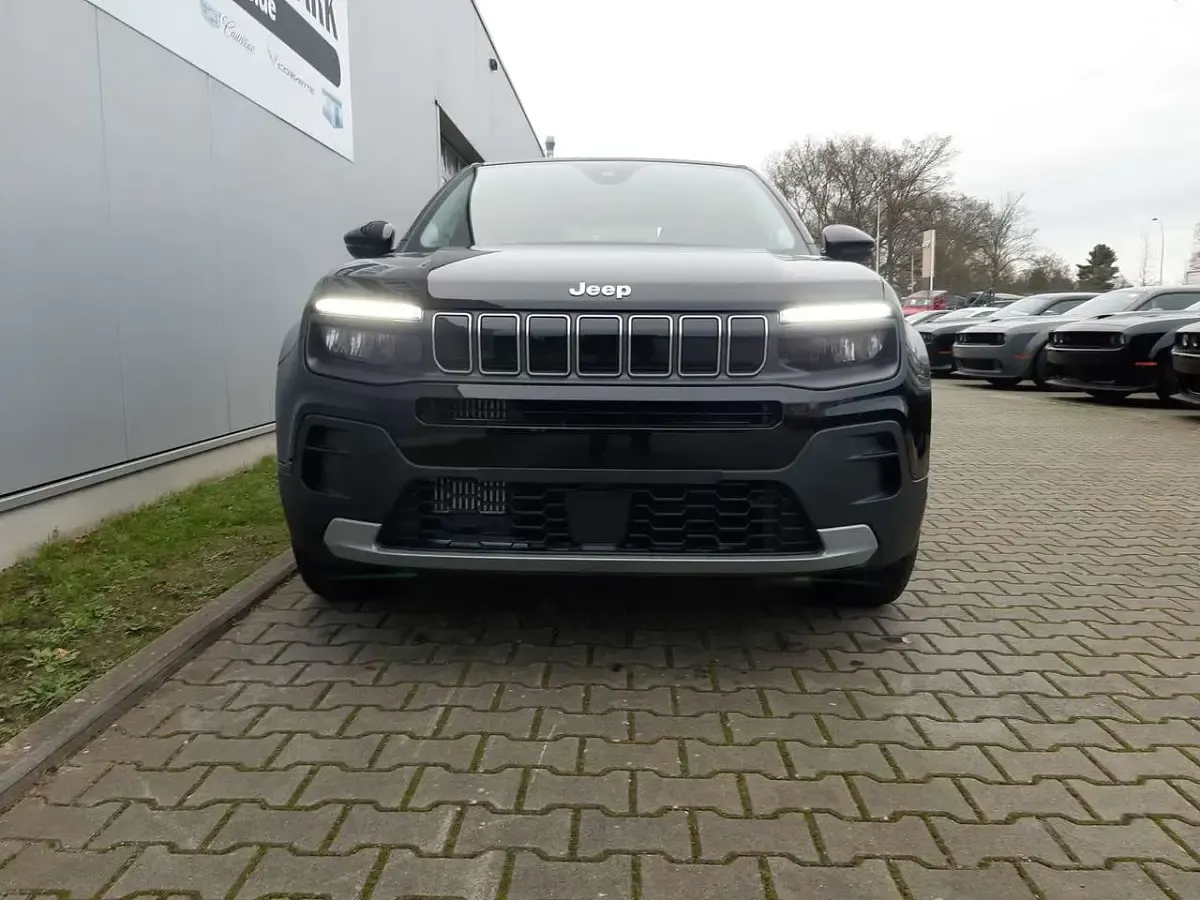 Neu Jeep Avenger Altitude 101 PS (74 kW) 2025 Volcano black SUV