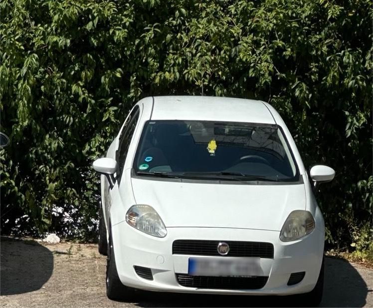 Weiß Gebraucht 2009 Fiat Grande Punto Kleinwagen | 2.000 € (Fairer Preis) - Bild 1/4