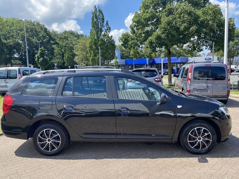 Schwarz Gebraucht 2017 Dacia Logan Lauréate Limousine | 10.490 € (Etwas zu teuer) - Bild 1/4