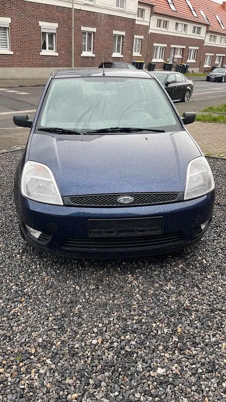 Blau Gebraucht 2002 Ford Fiesta Limousine | 1.500 € (Fairer Preis) - Bild 1/4