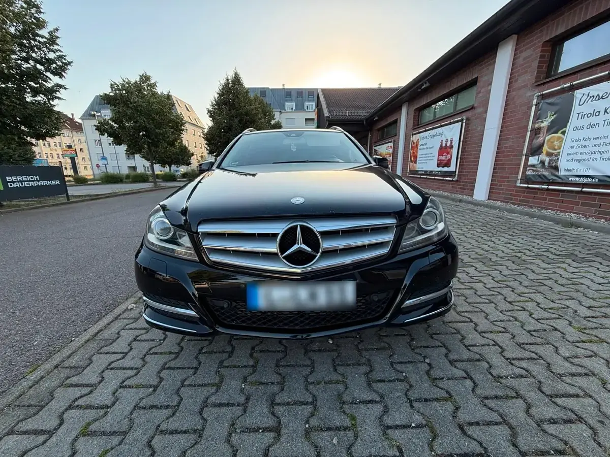 Gebraucht Mercedes C220 170 PS (125 kW) 2011 Schwarz Kombi