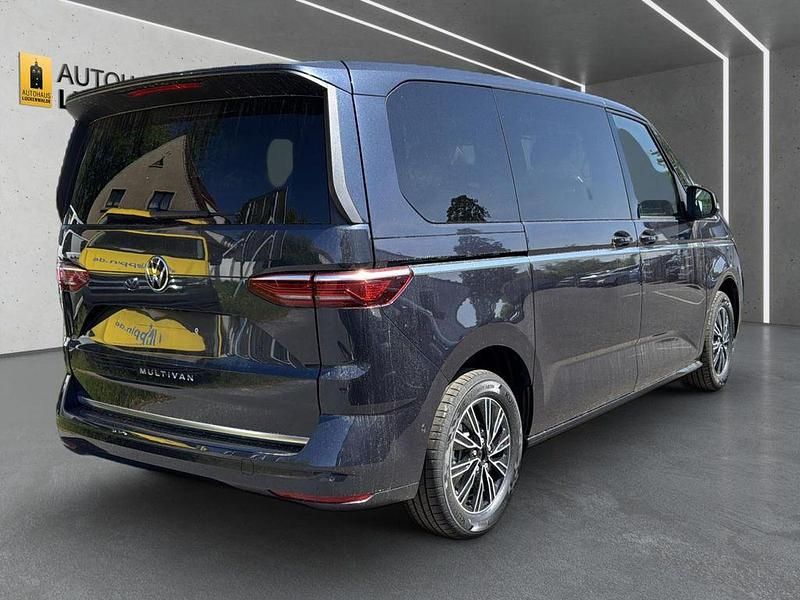 Neu VW Multivan Style 150 PS (110 kW) 2026 Starlight blue metallic Van