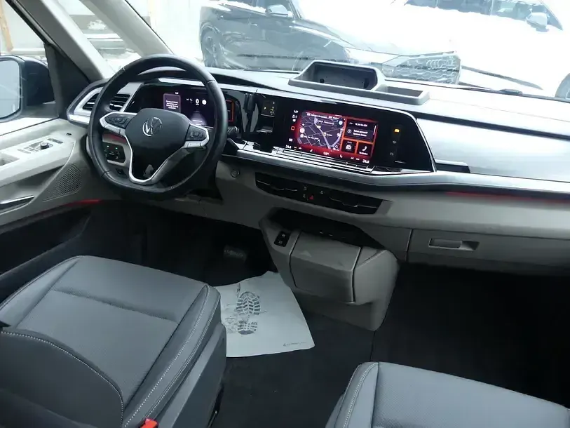 Second-hand VW Multivan Life 150 CP (110 kW) 2025 Bej Monovolum