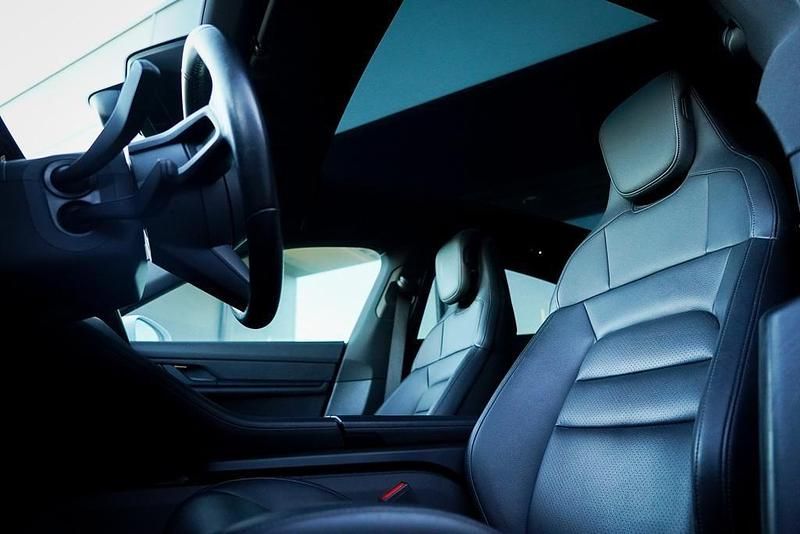 Gebraucht Porsche Taycan Performance Package 280 kW (381 PS) 2021 Weiß Limousine