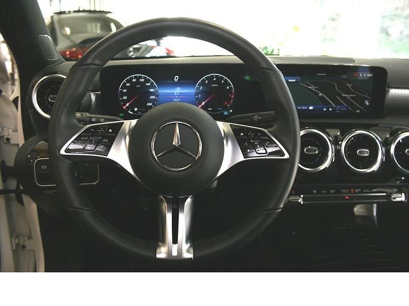 Gebraucht Mercedes A180 Advanced 136 PS (100 kW) 2024 Weiß Limousine