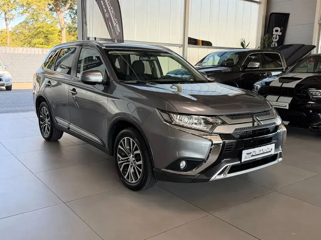 Gebraucht Mitsubishi Outlander Diamant Edition 150 PS (110 kW) 2021 Grau SUV