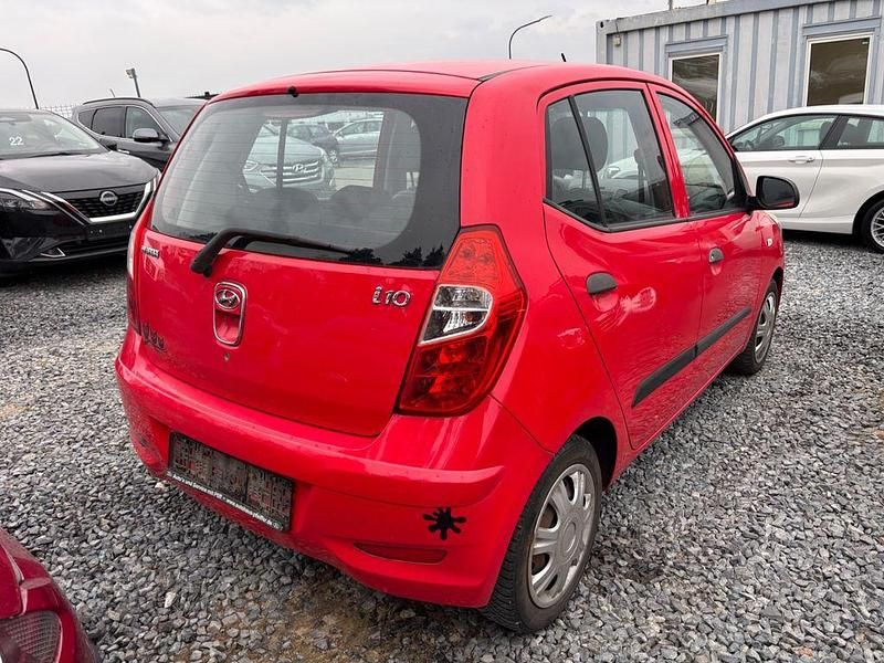 Gebraucht Hyundai i10 69 PS (50 kW) 2013 Rot Kleinwagen