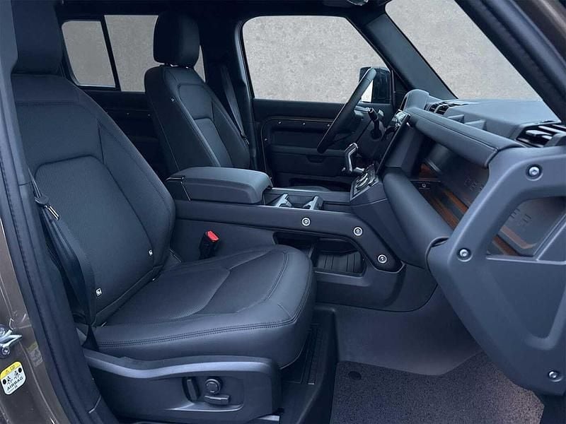 Gebraucht Land Rover Defender SE Dynamic 252 PS (185 kW) 2026 Gondwana stone gloss SUV