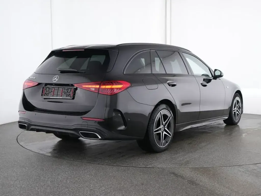 Gebraucht Mercedes 300 AMG 197 PS (144 kW) 2025 Schwarzlack obsidianschwarz (metallic) Kombi
