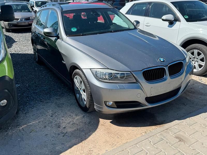 Gebraucht BMW 318 143 PS (105 kW) 2009 Grau Kombi