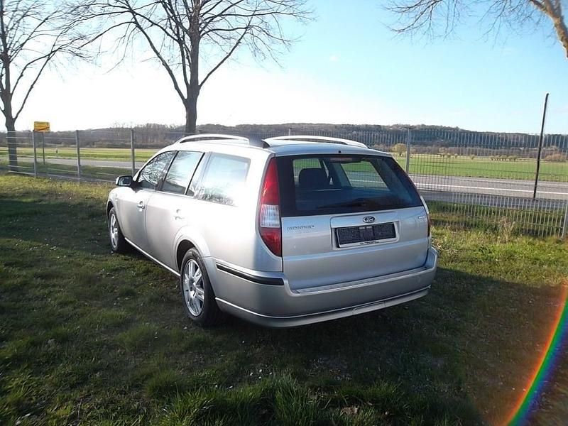 Gebraucht Ford Mondeo Ghia 155 PS (114 kW) 2005 Silber Kombi