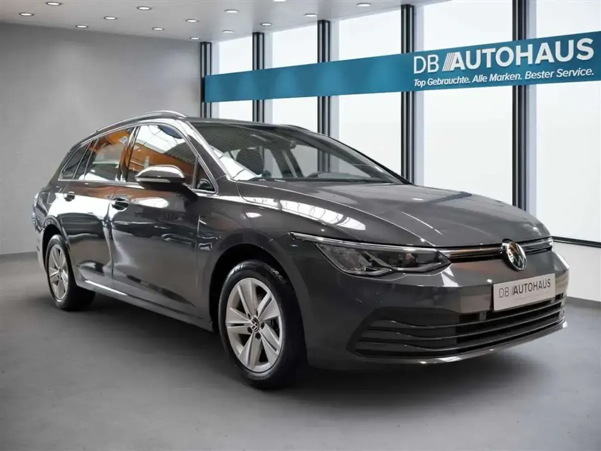Gebraucht VW Golf VIII Life 110 PS (80 kW) 2023 Grau Kombi