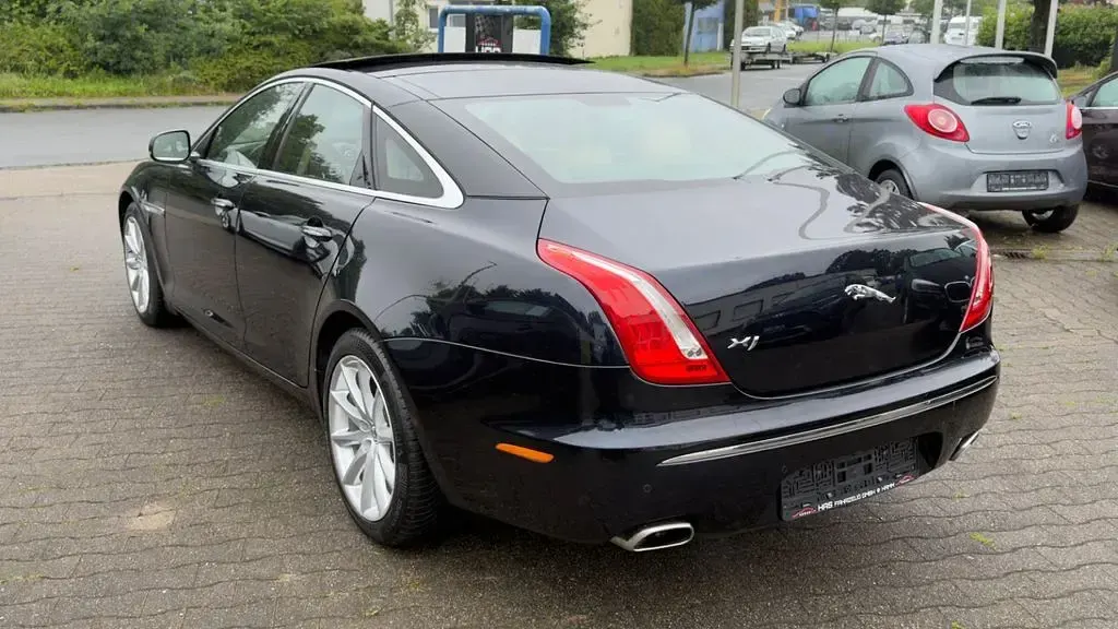 Gebraucht Jaguar XJ Portfolio 275 PS (202 kW) 2012 Blau Limousine