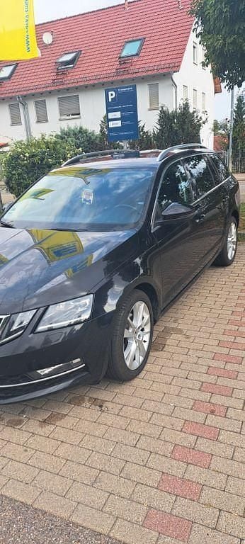 Schwarz Gebraucht 2019 Skoda Octavia LAURIN & KLEMENT Kombi | 14.000 € (Fairer Preis) - Bild 1/4