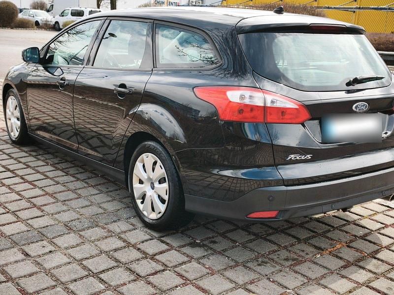 Gebraucht Ford Focus Trend 140 PS (102 kW) 2011 Schwarz Kombi
