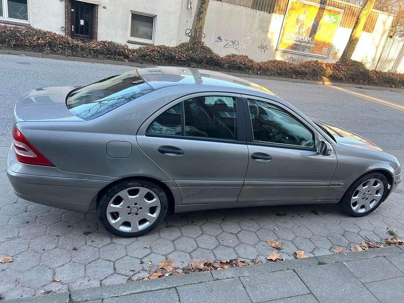 Gebraucht Mercedes C200 163 PS (119 kW) 2004 Cubanitsilber  metallic Limousine