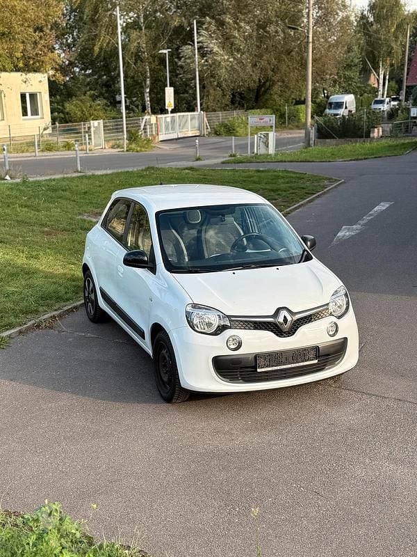 Weiß Gebraucht 2017 Renault Twingo LIMITED Kleinwagen | 3.950 € (Guter Preis) - Bild 1/4