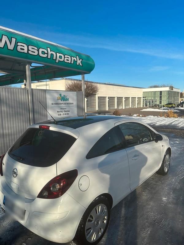 Gebraucht Opel Corsa 100 PS (73 kW) 2011 Weiß Kleinwagen