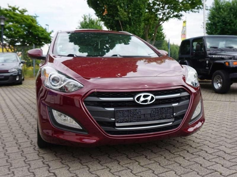 Ruby wine Gebraucht 2016 Hyundai i30 Trend Kombi | 8.300 € (Fairer Preis) - Bild 1/4