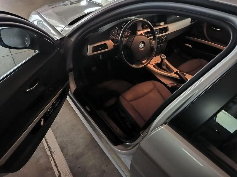 Gebraucht BMW 318 143 PS (105 kW) 2012 Silber Kombi