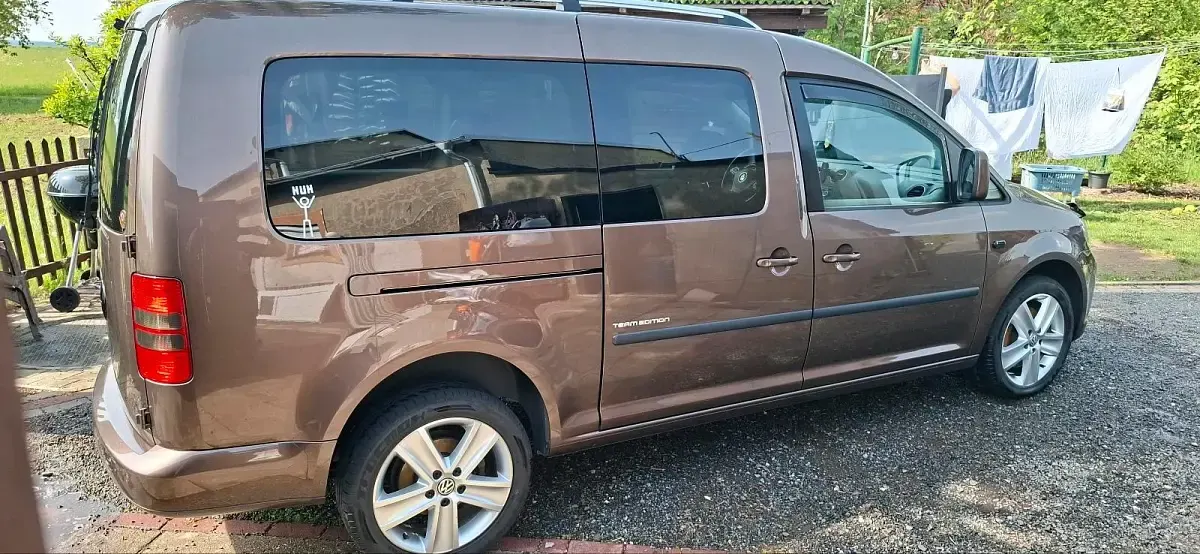 Używany VW Caddy Maxi 102 KM (75 kW) 2015 Brązowy Minivan