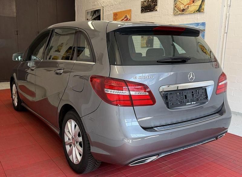 Gebraucht Mercedes B220 Style 177 PS (130 kW) 2016 Grau Van / Kleinbus
