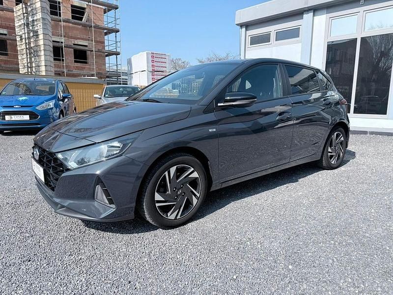 Gebraucht Hyundai i20 101 PS (74 kW) 2023 Aurora grey / met Kleinwagen