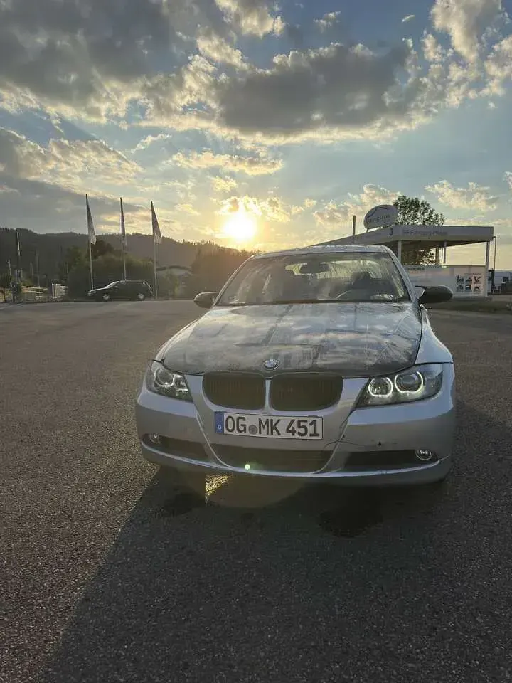 Gebraucht BMW 320 150 PS (110 kW) 2005 Grau Limousine