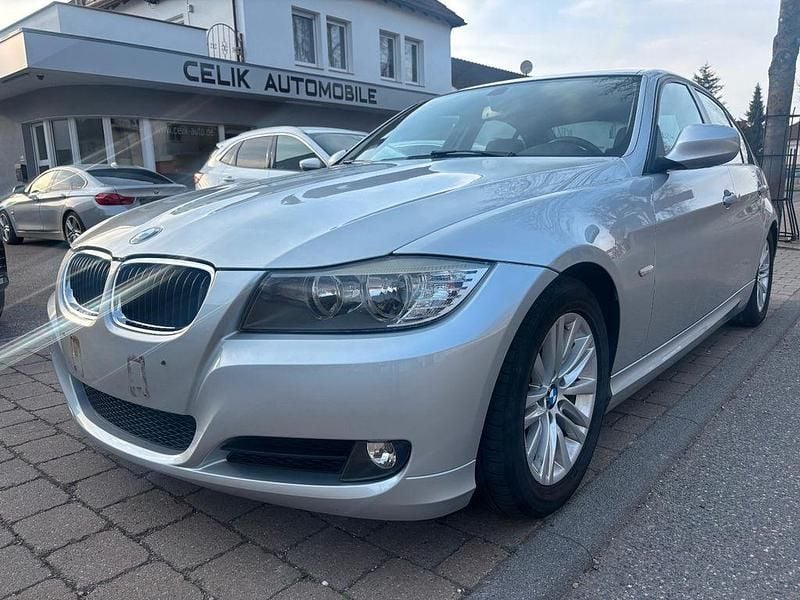 Gebraucht BMW 320 170 PS (125 kW) 2009 Silber Limousine