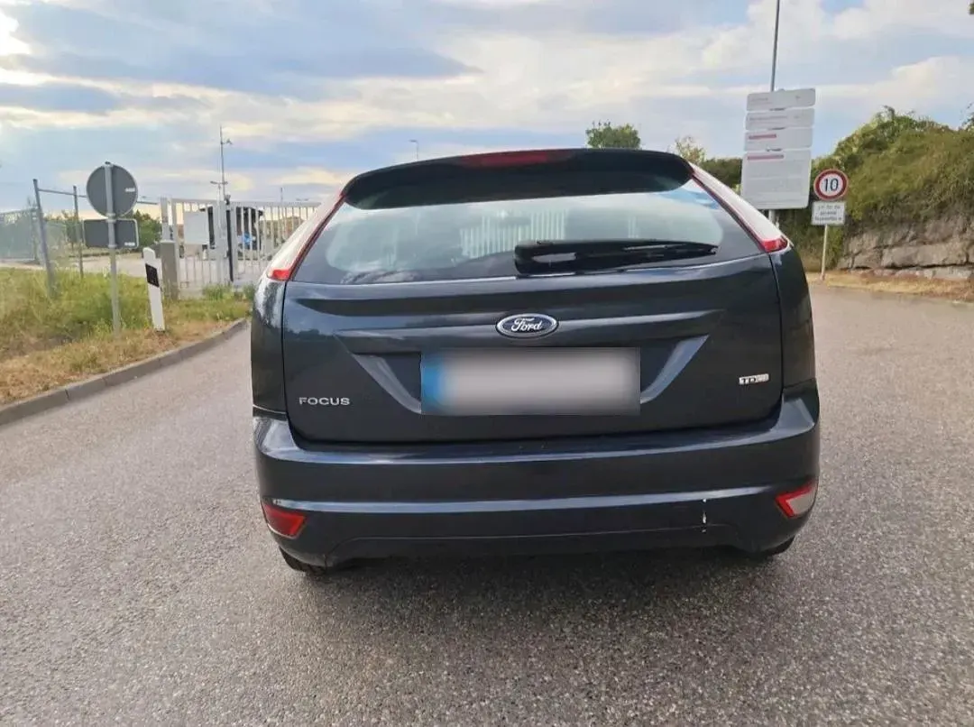 Gebraucht Ford Focus 90 PS (66 kW) 2009 Grau Limousine