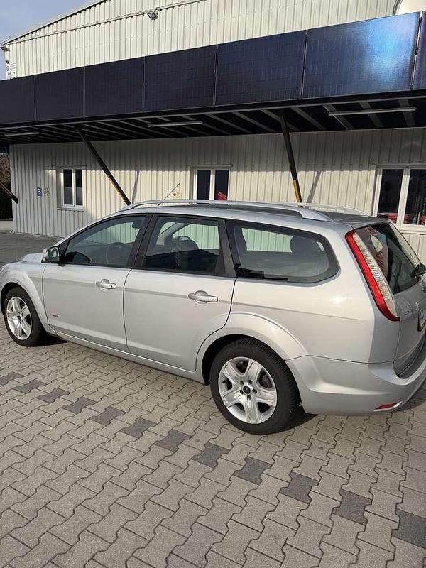 Gebraucht Ford Focus Style 109 PS (80 kW) 2011 Kombi
