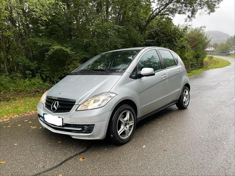 Silber Gebraucht 2011 Mercedes A160 Kleinwagen | 1.800 € (Guter Preis) - Bild 1/4