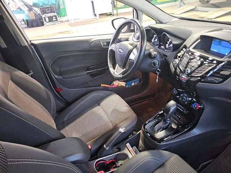 Gebraucht Ford Fiesta Titanium 101 PS (74 kW) 2017 Silber Kleinwagen