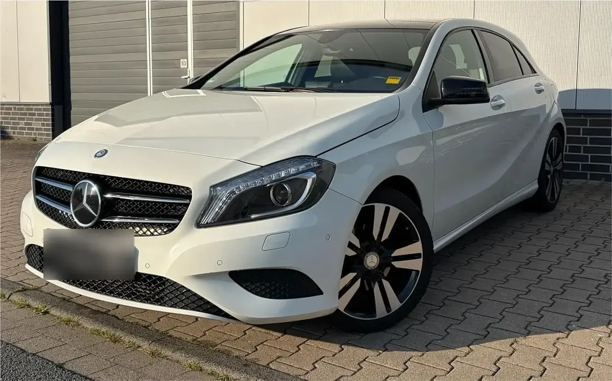 Gebraucht Mercedes A180 Urban 122 PS (89 kW) 2014 Weiß Kleinwagen
