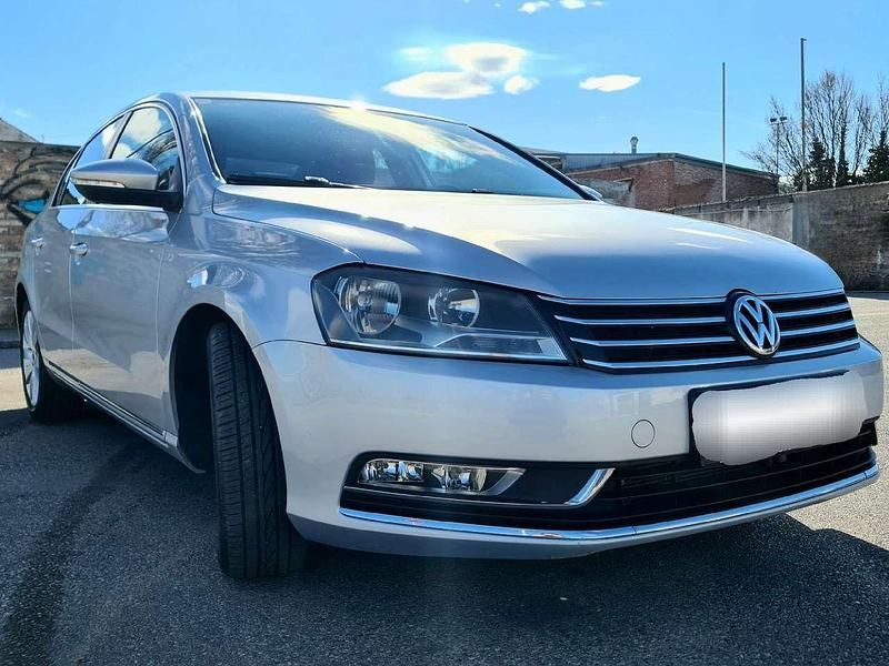 Silber Gebraucht 2011 VW Passat Comfortline Limousine | 7.900 € (Fairer Preis) - Bild 1/4