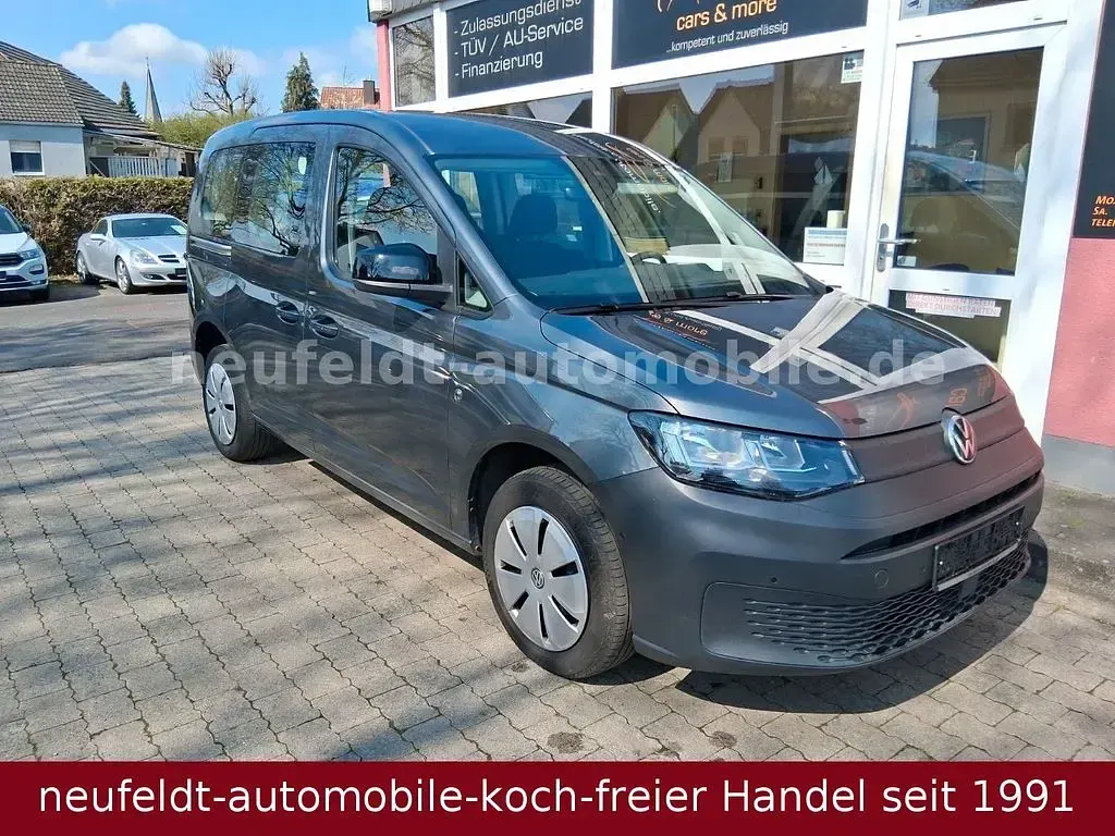 Używany VW Caddy 122 KM (89 kW) 2022 Szary Minivan