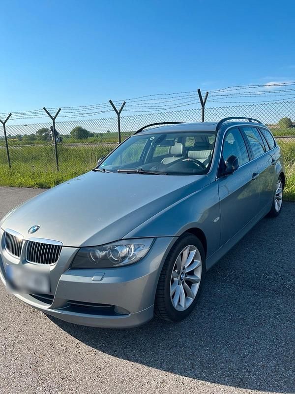 Gebraucht BMW 330 231 PS (169 kW) 2006 Blau Kombi