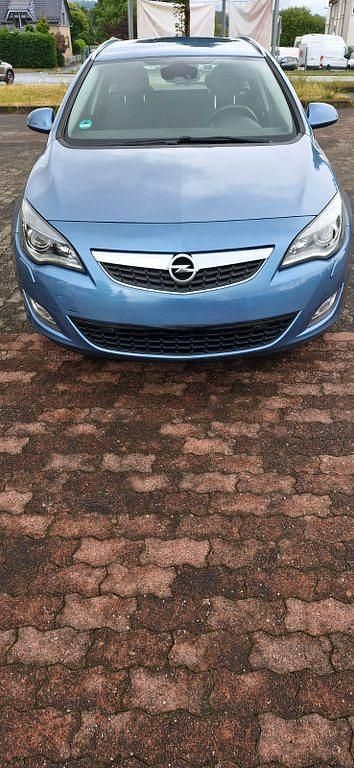 Blau Gebraucht 2010 Opel Astra Innovation Kombi | 3.600 € (Fairer Preis) - Bild 1/4