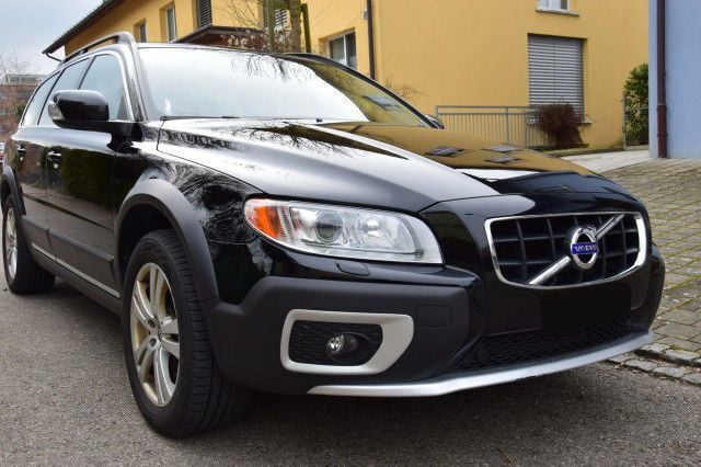 Gebraucht Volvo XC70 Summum 215 PS (158 kW) 2011 Schwarz metallic SUV